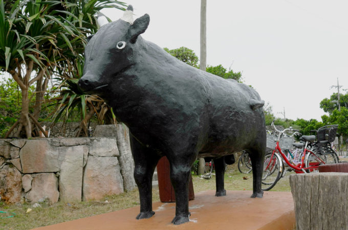 黒牛の像