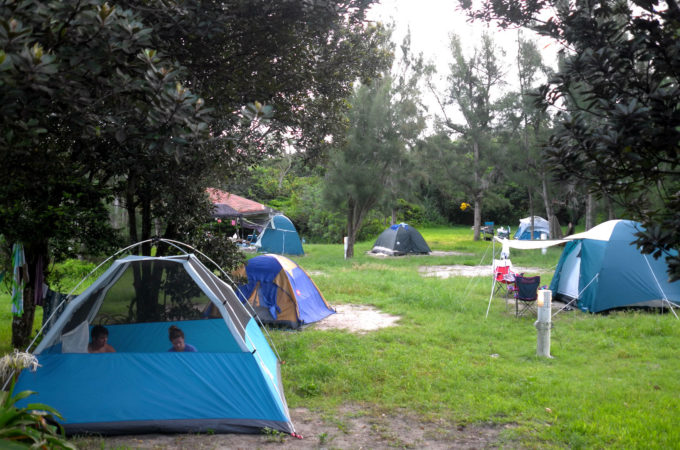 週末のキャンプ場